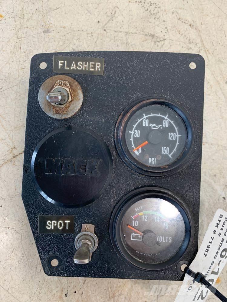 Mack RD680 Elektronik