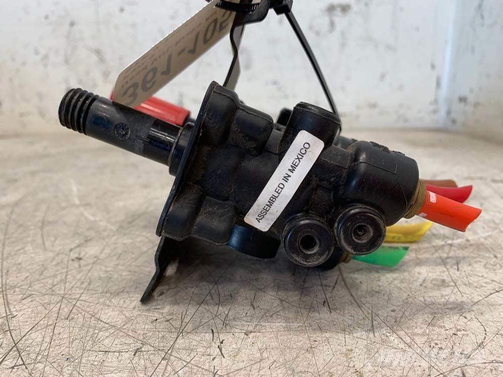 Volvo VNL Transport – Andet