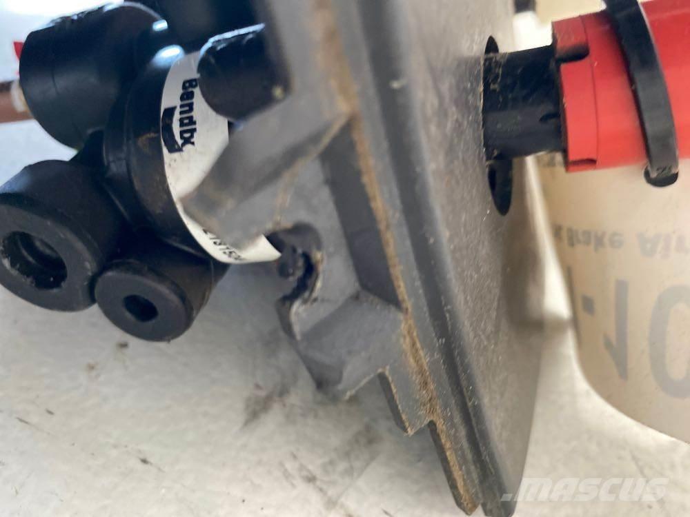 Volvo VNL Transport – Andet