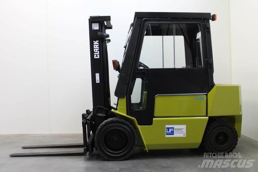 Clark DPM 30 Diesel gaffeltrucks