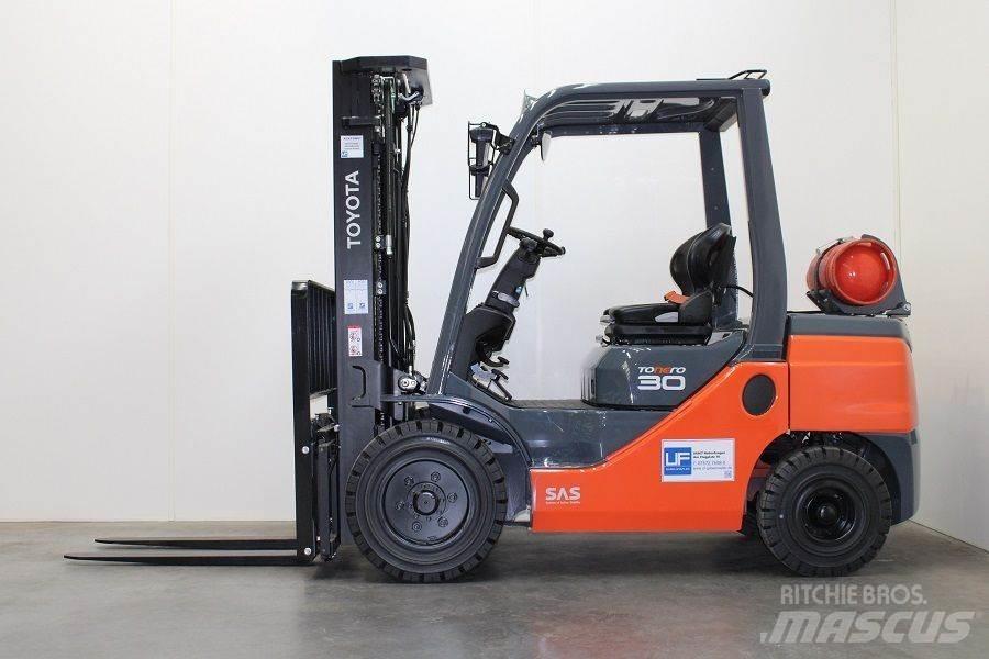 Toyota 02-8FGF30 LPG gaffeltrucks