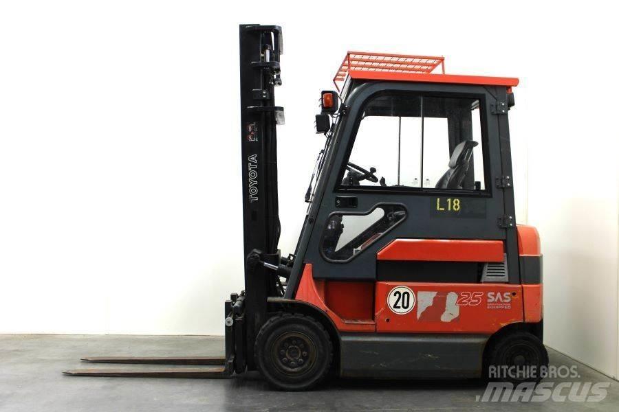 Toyota 7FBM25 El gaffeltrucks
