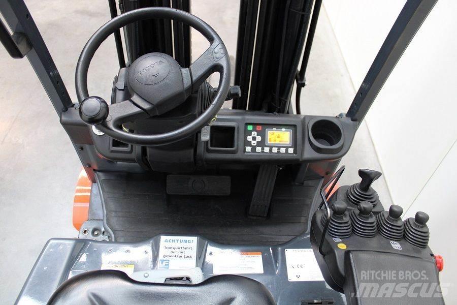 Toyota 8FBE 20 T El gaffeltrucks
