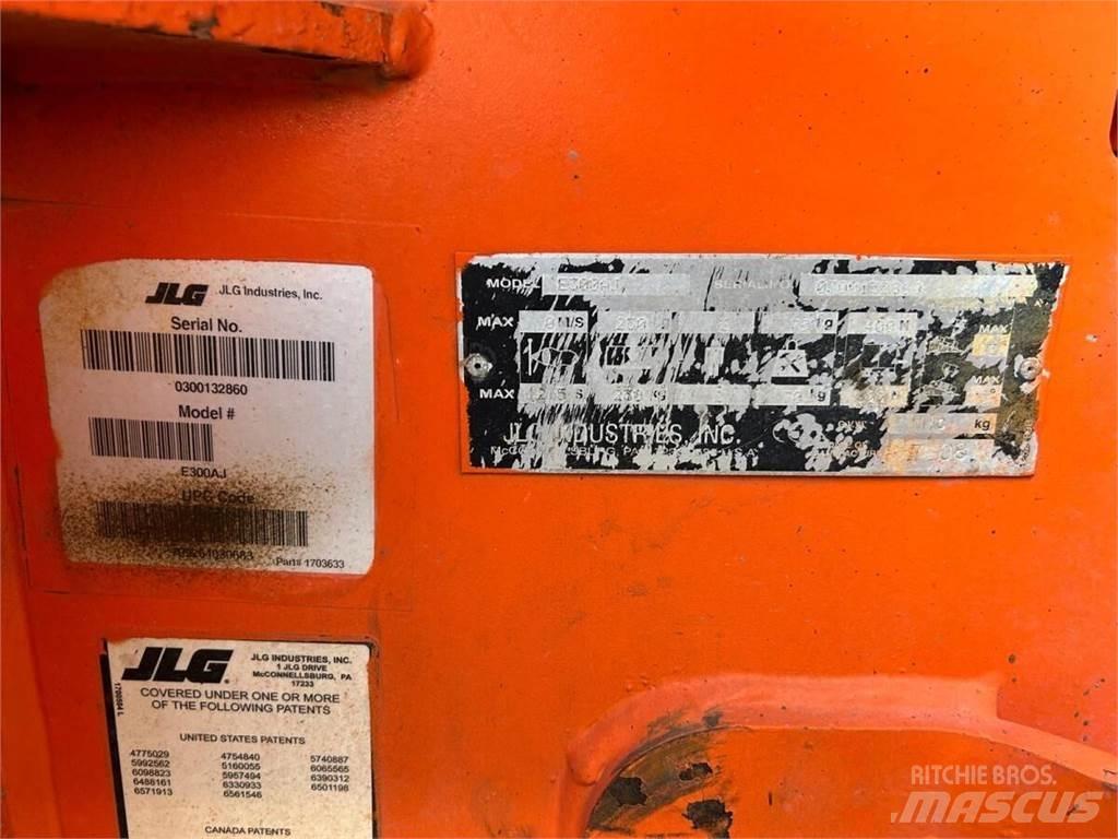 JLG E300AJ Bomlifte med knækarm