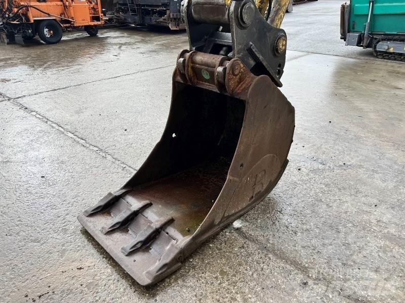 Komatsu PC 210-6K Gravemaskiner på larvebånd