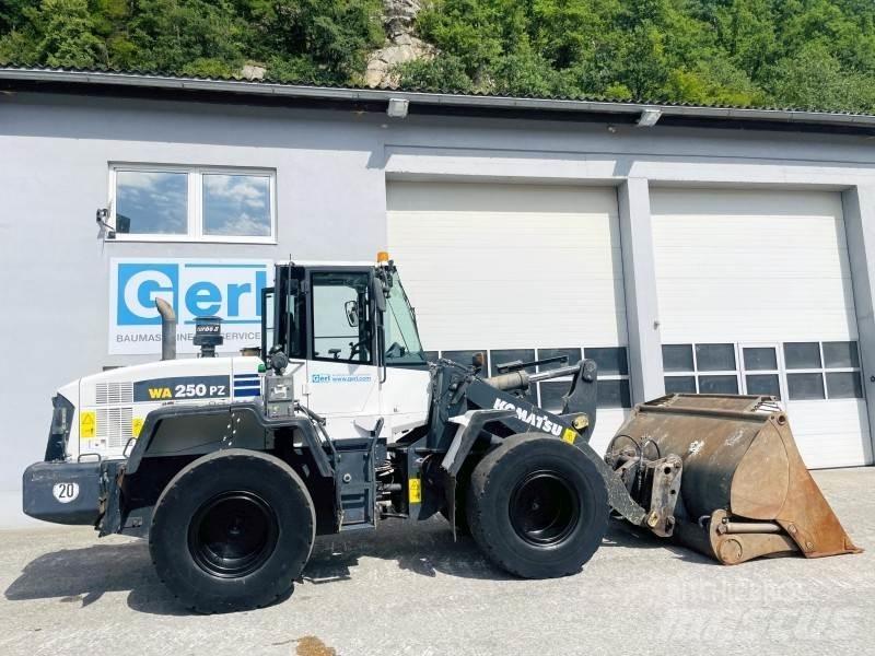 Komatsu WA250PZ-6 Læssemaskiner på hjul