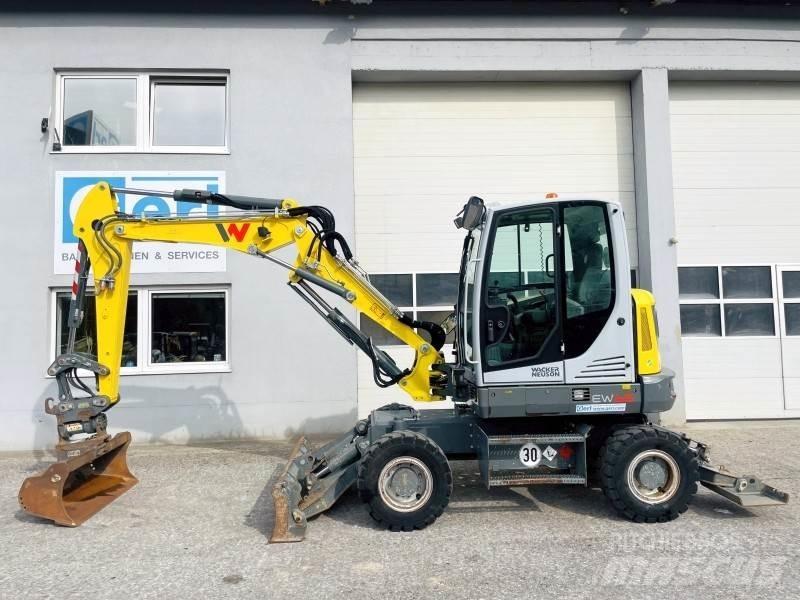Neuson EW65 Gravemaskiner på hjul