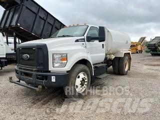 Ford F750 Tankvogne - vand