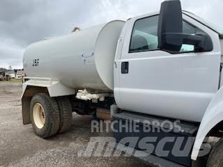 Ford F750 Tankvogne - vand