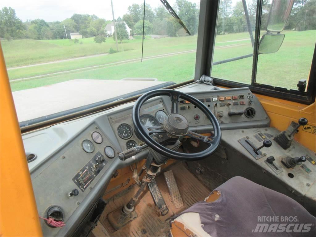 Volvo A25C Lastbiler med tip