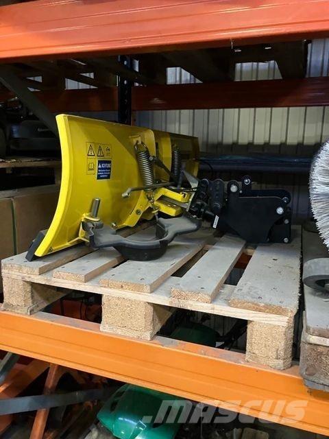 John Deere  Sneskovle og -plove