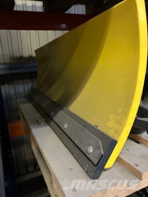 John Deere  Sneskovle og -plove