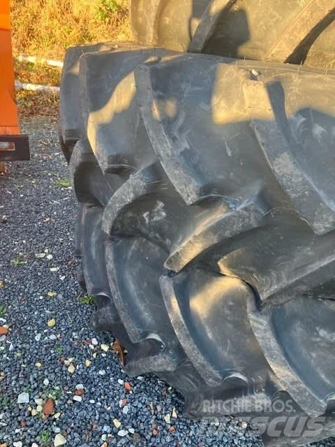 Mitas  Dæk, hjul og fælge
