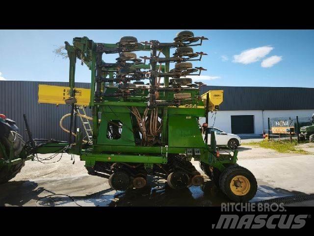 John Deere 750A Andre såmaskiner