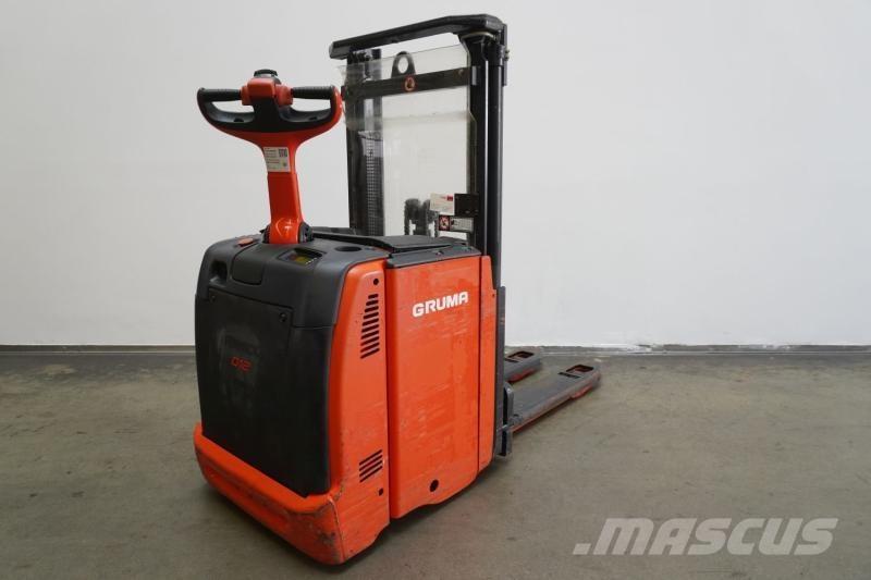 Linde D 12 133 Selvkørende stablere