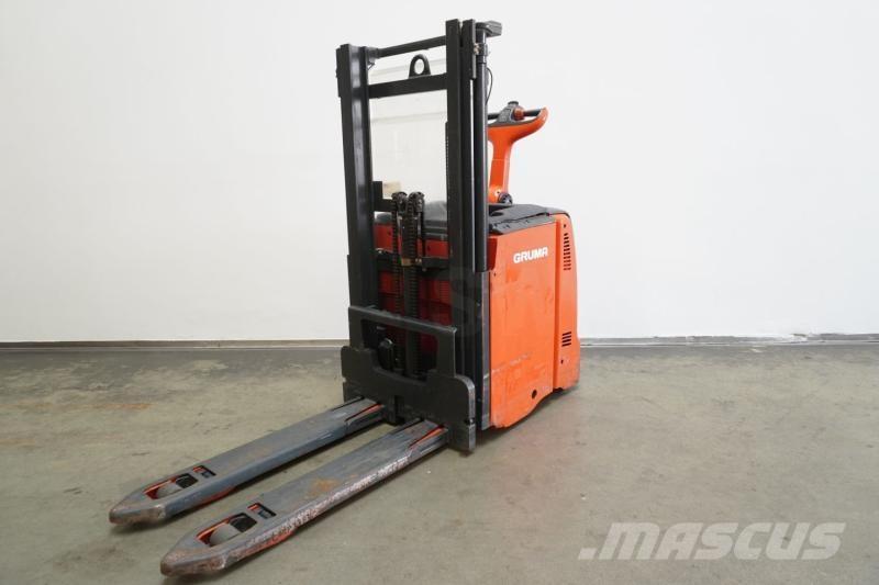 Linde D 12 133 Selvkørende stablere