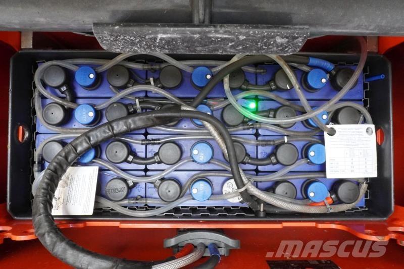 Linde D 12 133 Selvkørende stablere