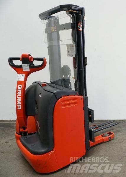 Linde L 10 379 Selvkørende stablere