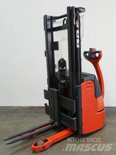 Linde L 10 379 Selvkørende stablere