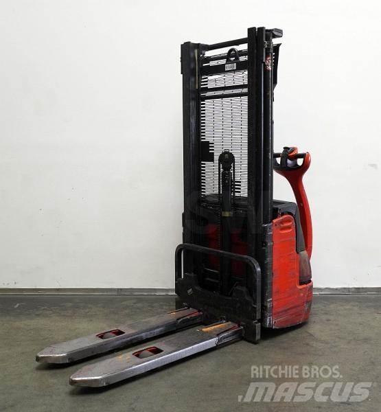 Linde L 10 379 Selvkørende stablere