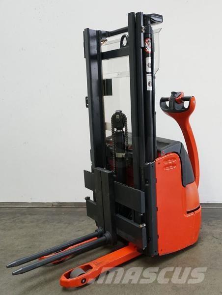 Linde L 10 379 Selvkørende stablere
