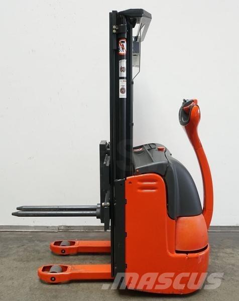 Linde L 10 379 Selvkørende stablere