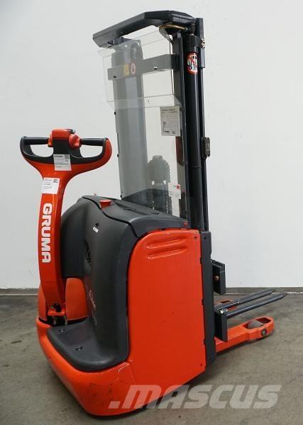 Linde L 10 379 Selvkørende stablere