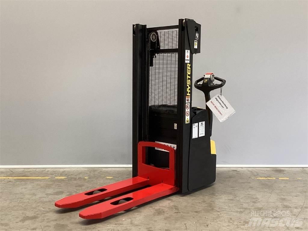 Hyster S1.0 Gaffelstabler med gående fører
