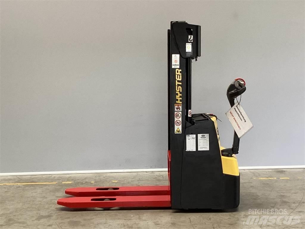 Hyster S1.0 Gaffelstabler med gående fører