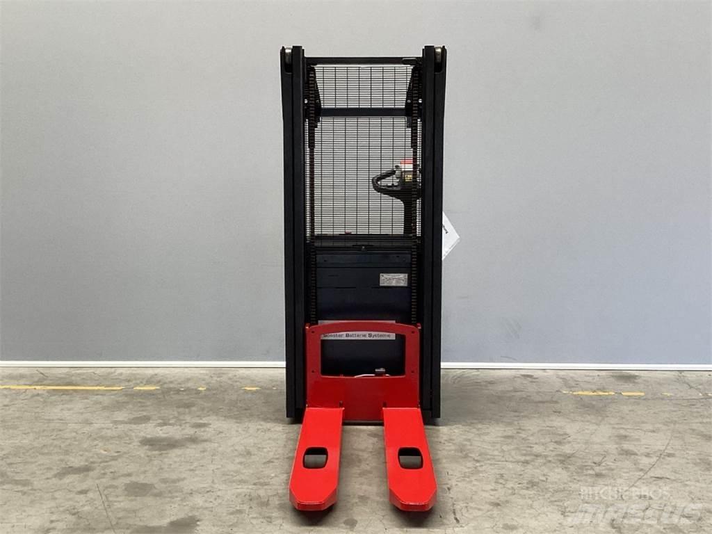 Hyster S1.0 Gaffelstabler med gående fører