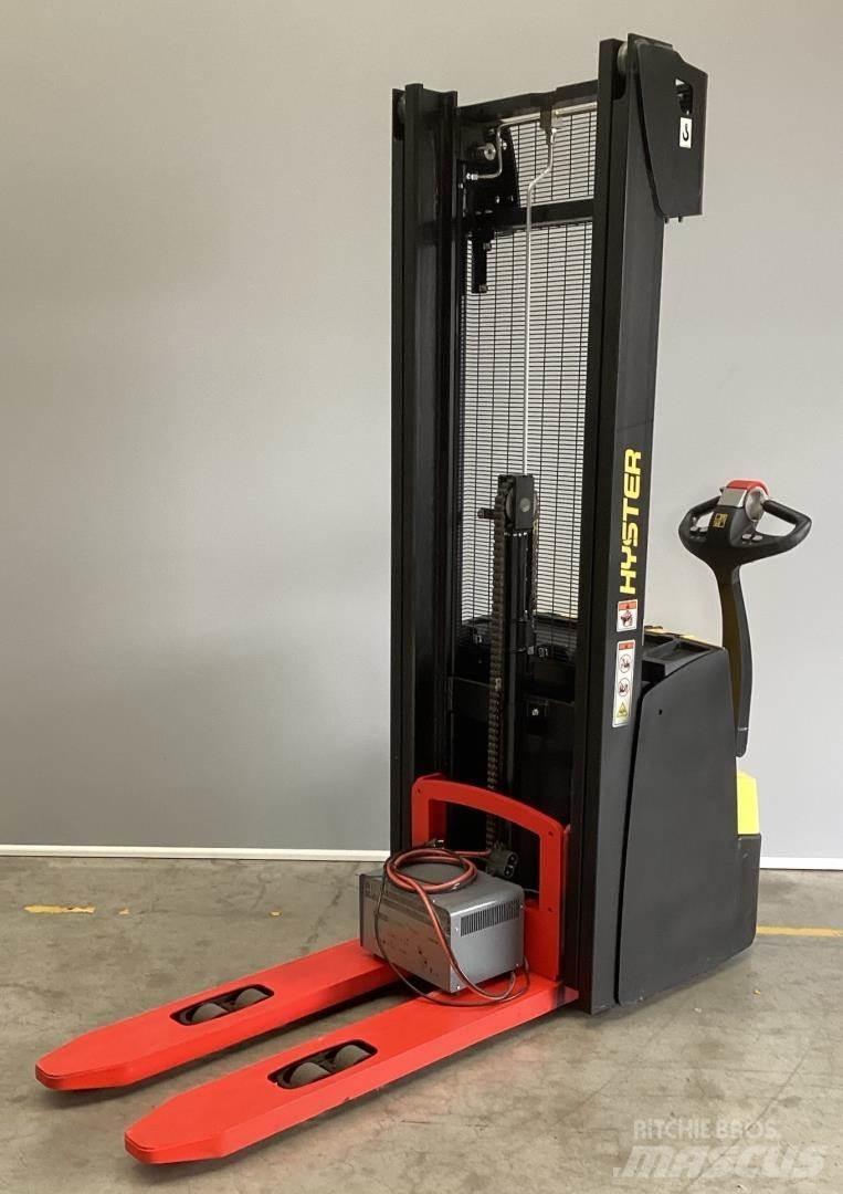 Hyster S1.4 Gaffelstabler med gående fører