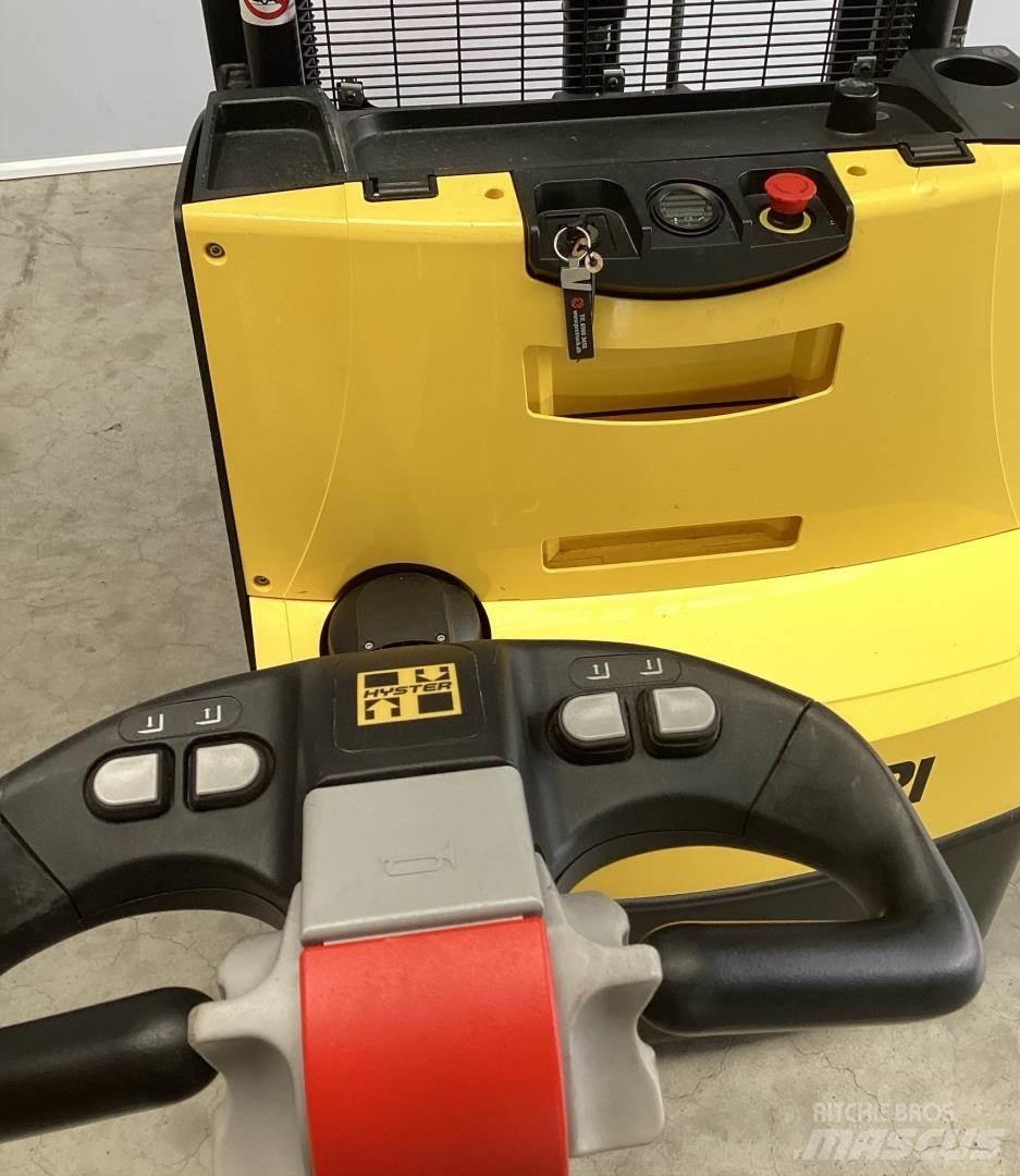 Hyster S1.4 Gaffelstabler med gående fører
