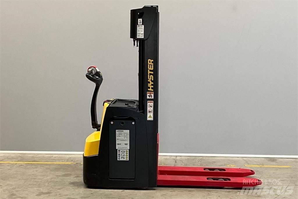 Hyster S1.6 Gaffelstabler med gående fører