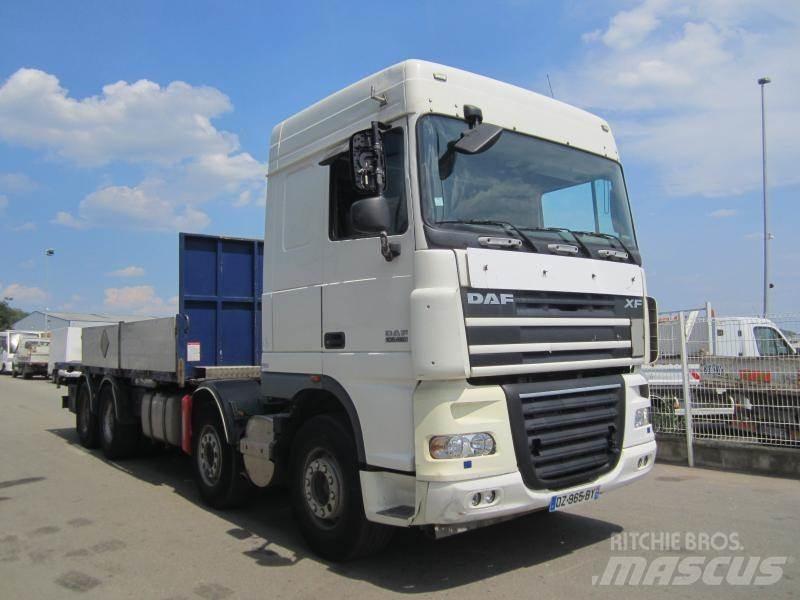 DAF XF105 460 Lastbil med lad/Flatbed