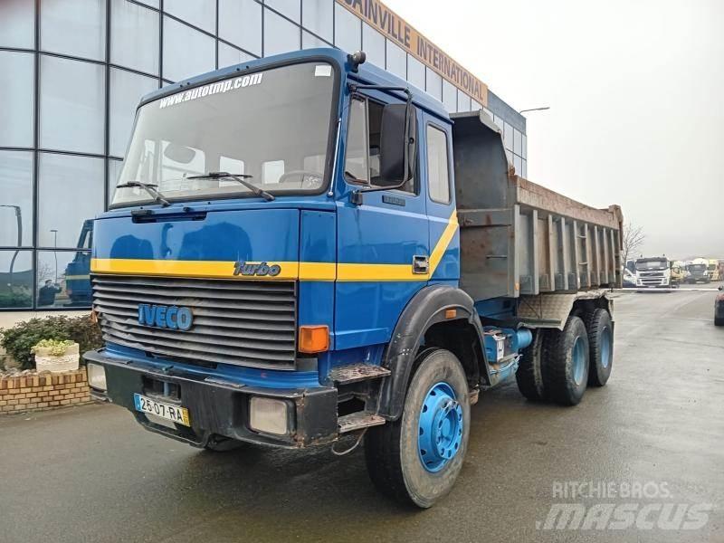 Iveco 260 36H Lastbiler med tip