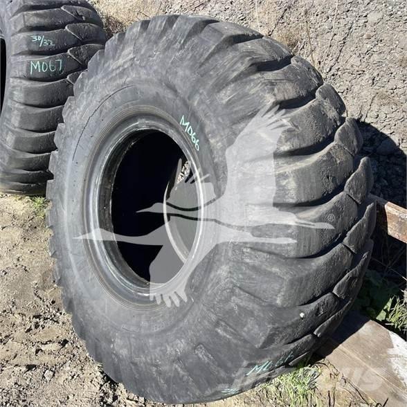 Titan 23.5x25 Dæk, hjul og fælge
