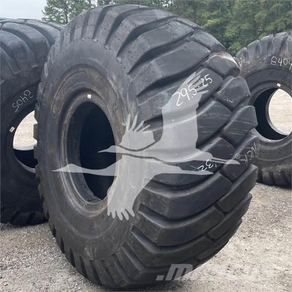 Titan 29.5x25 Dæk, hjul og fælge