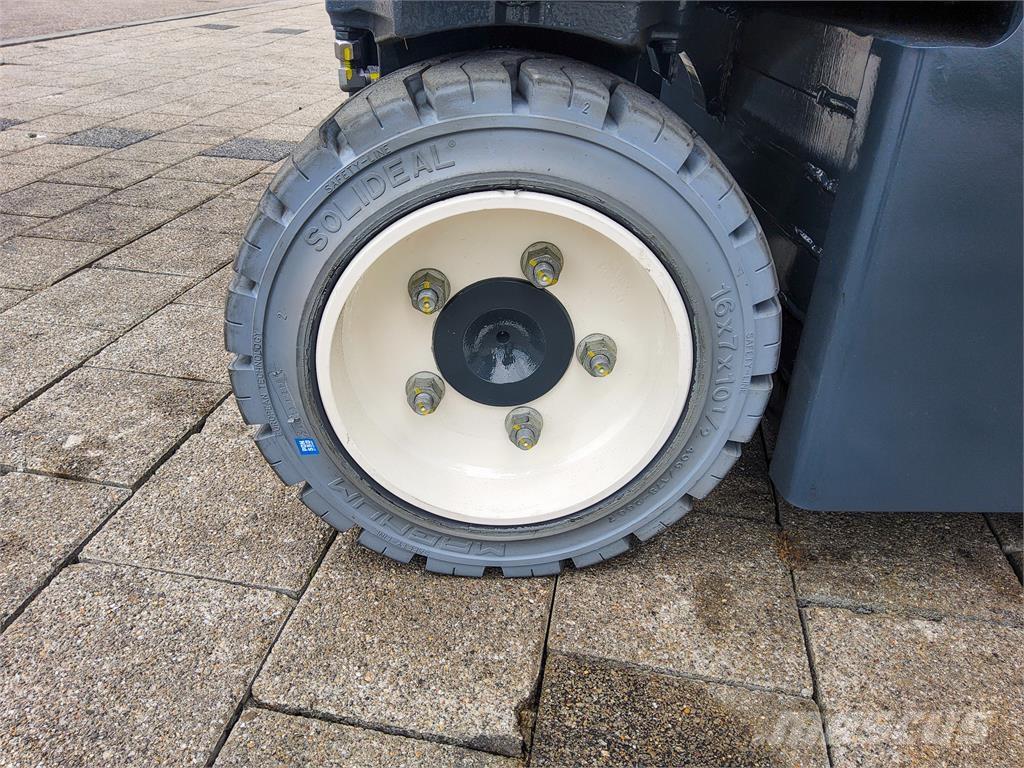 Combilift CBE 3000 4-vejs truck