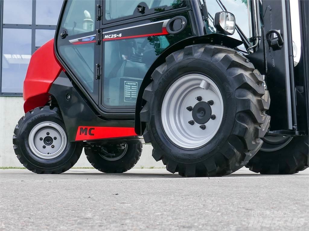 Manitou MC 25-4 Terrængående gaffeltruck