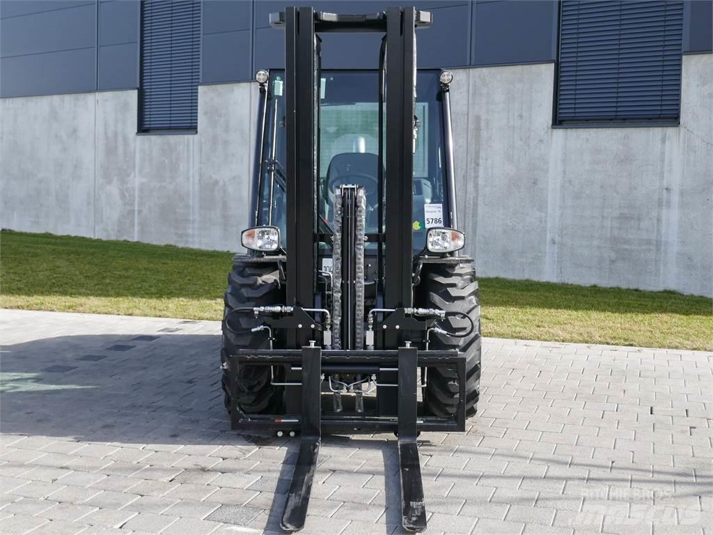 Manitou MC 25-4 Terrængående gaffeltruck