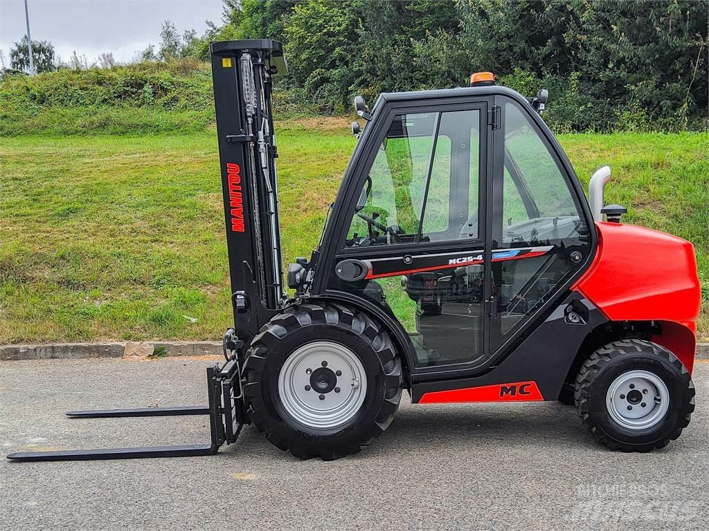 Manitou MC 25-4 Terrængående gaffeltruck