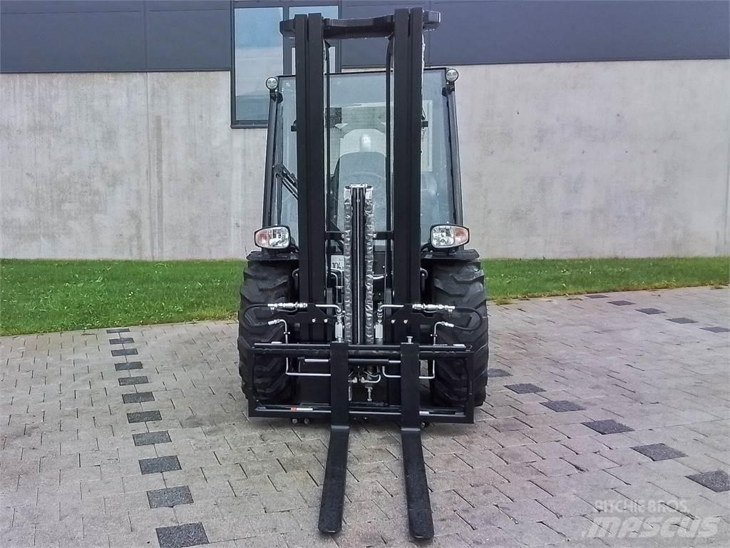 Manitou MC 25-4 Terrængående gaffeltruck