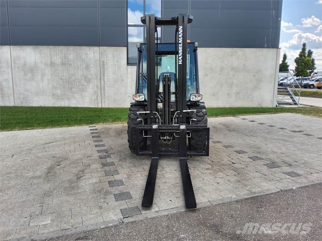 Manitou MC 30-4 Terrængående gaffeltruck