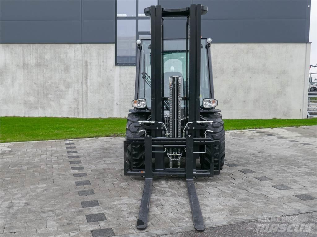 Manitou MC 30-4 Terrængående gaffeltruck
