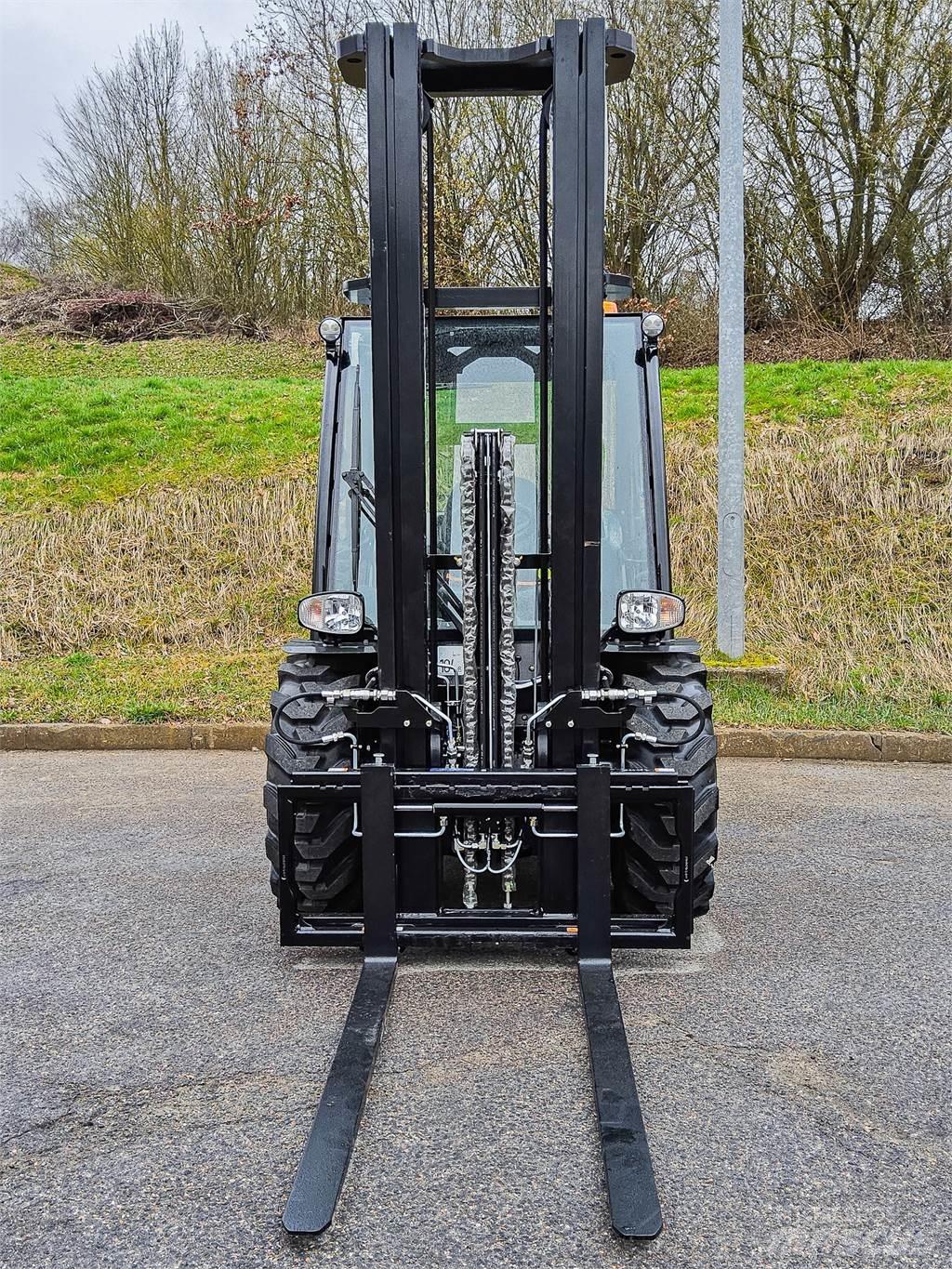Manitou MC 30-4 Terrængående gaffeltruck