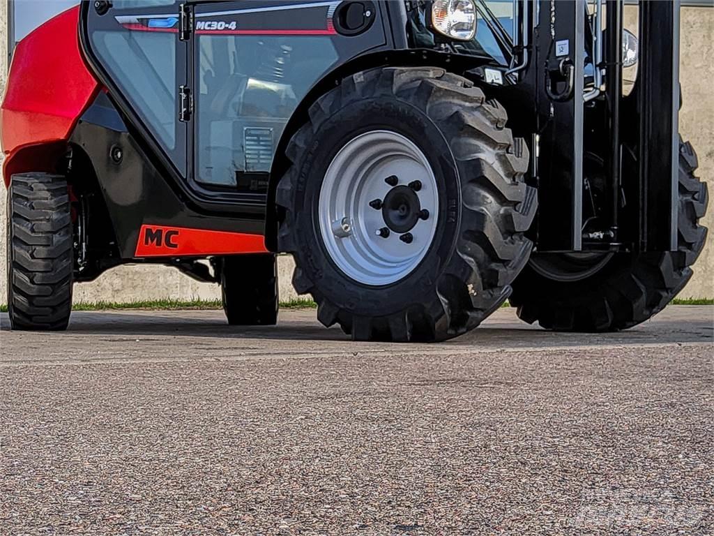 Manitou MC 30-4 Terrængående gaffeltruck