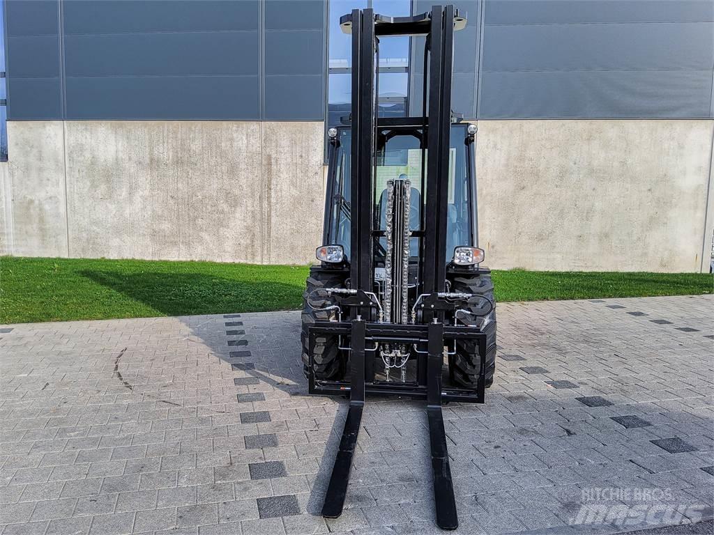 Manitou MC 30-4 Terrængående gaffeltruck
