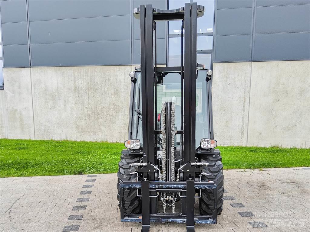 Manitou MC 30-4 Terrængående gaffeltruck