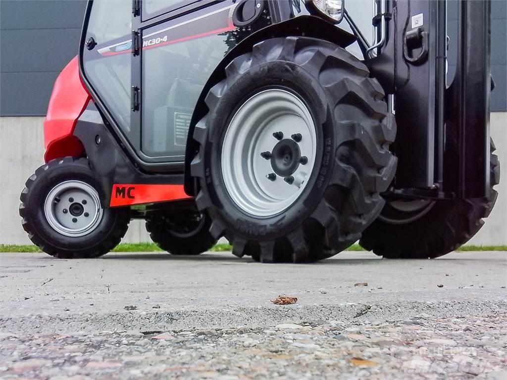 Manitou MC 30-4 Terrængående gaffeltruck