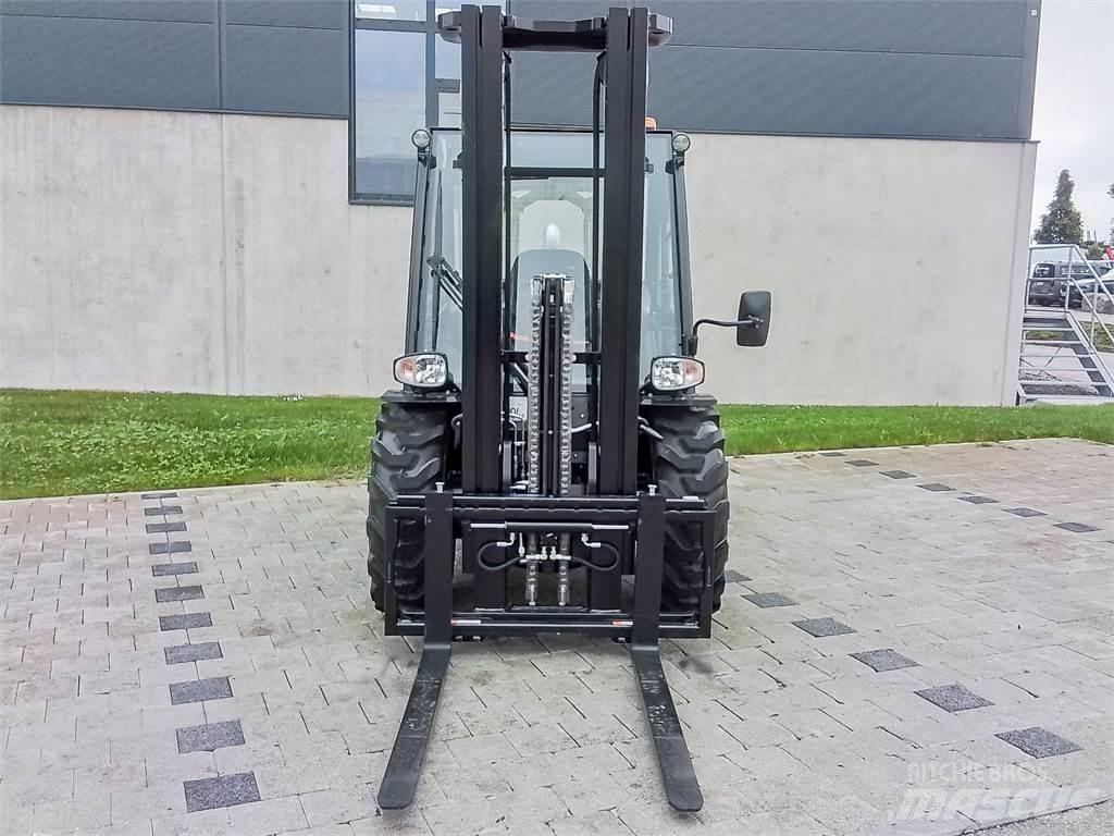 Manitou MC 30-4 Terrængående gaffeltruck